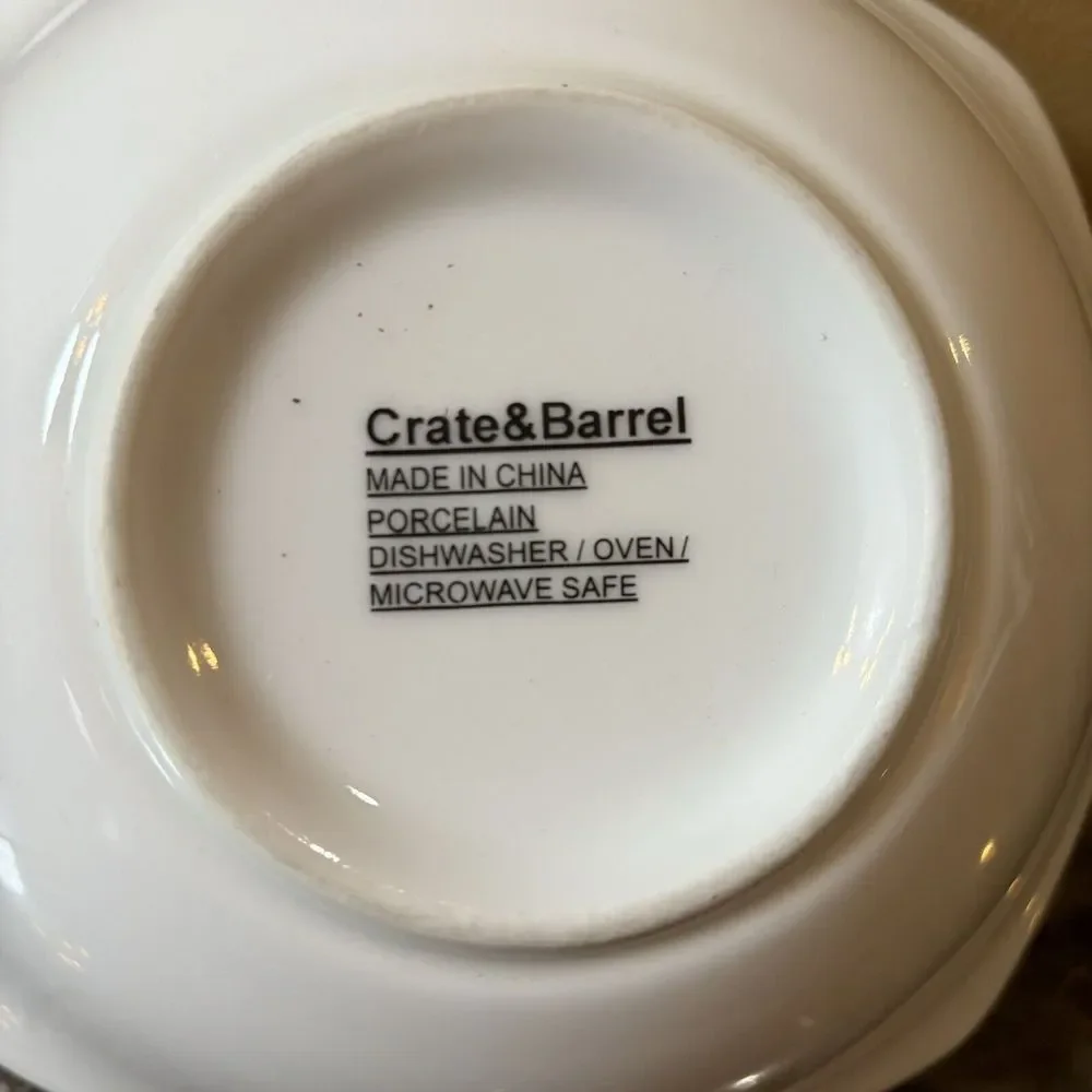 Crate & Barrel White Porcelain Pasta Bowls Set Of 2‎ 7